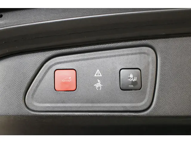 Peugeot 3008 1.2 PureTech GT Line. 2017 Benzine 29