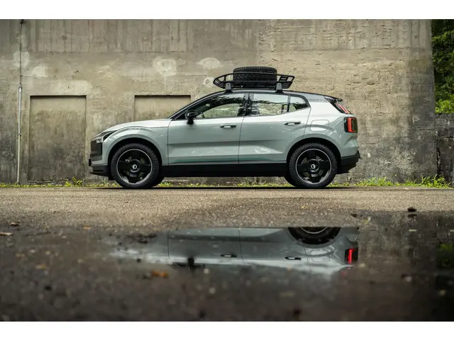 Volvo EX30 Extended Range Plus 2025 Elektrisch 2