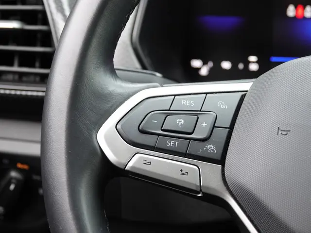 Volkswagen T-Cross 1.0 TSI Life Edition 2025 Benzine 24