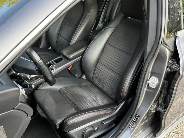 Mercedes-Benz CLA 180 AMG Line 2017 Benzine 8