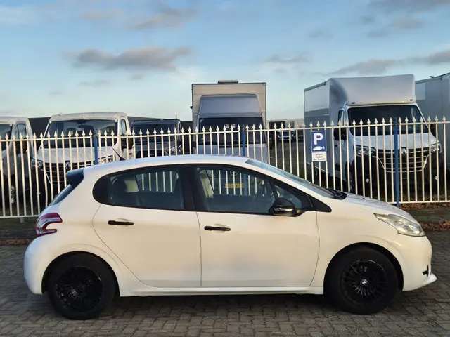 Peugeot 208 1.0 VTi Access 2014 Benzine 7