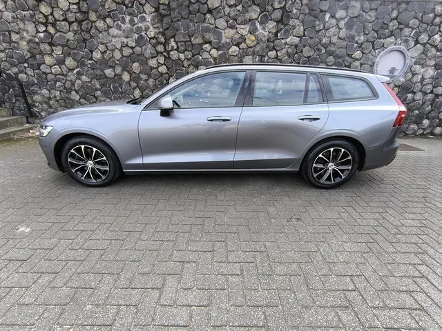 Volvo V60 2.0 B3 Momentum 2021 Hybride Benzine 18