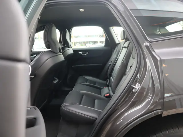 Volvo XC60 2.0 B4 R-Design 2022 Benzine 4