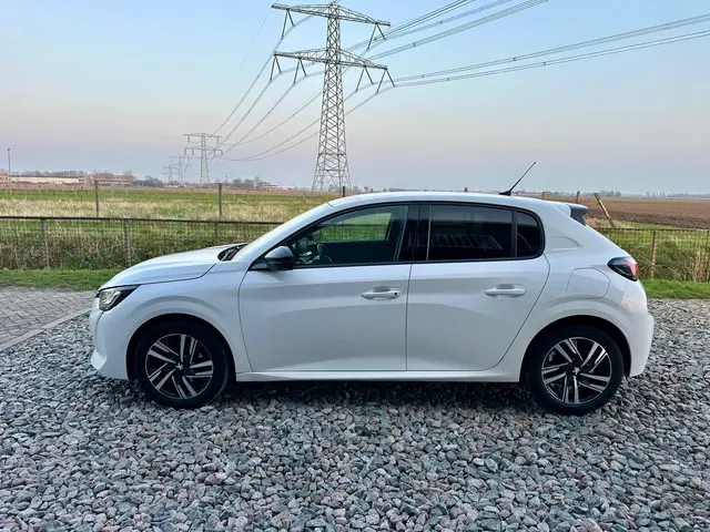 Peugeot 208 1.2 PureTech Allure 2022 Benzine 7