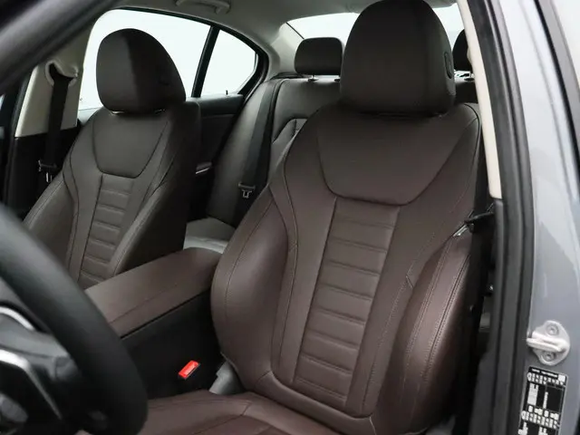 BMW 3 Serie Sedan 320e 2024 Hybride Benzine 8