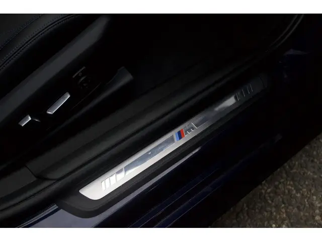 BMW 3 Serie 330i High Executive Edition 2019 Benzine 27