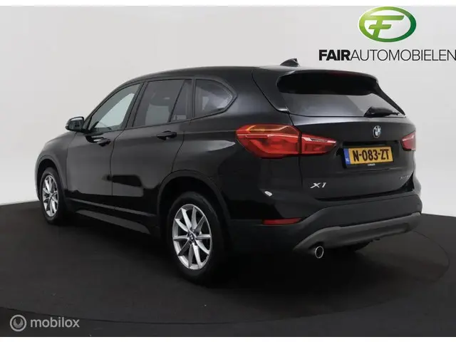 BMW X1 sDrive18i Executive 2018 Benzine 4