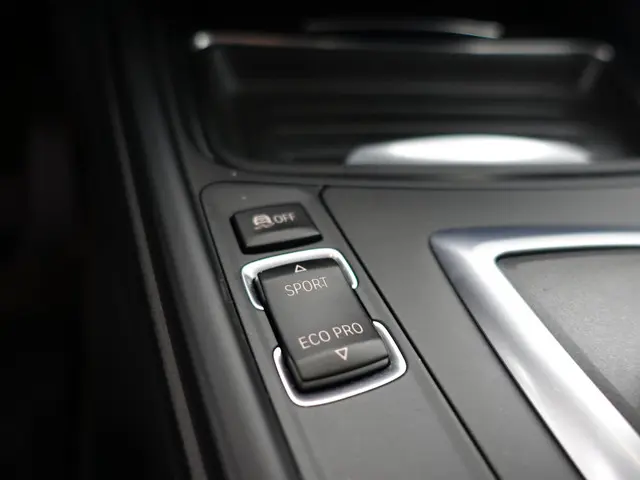 BMW 3 Serie 328i High Executive Aut- 2013 Benzine 16