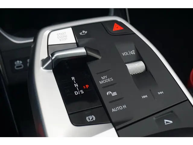 BMW X1 xDrive25e 2025 Hybride Benzine 11