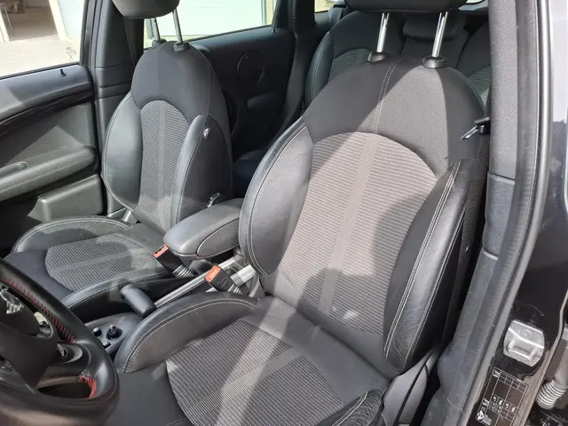 MINI Countryman Mini 1.6 Cooper S Chili JCW 2016 Benzine 37