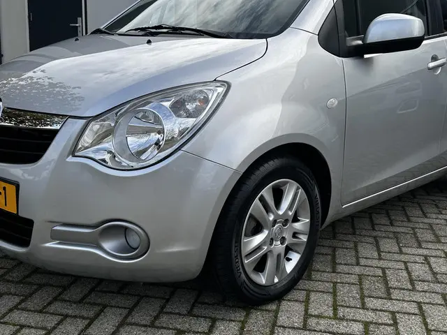 Opel Agila 1.2 Edition 2012 Benzine 22