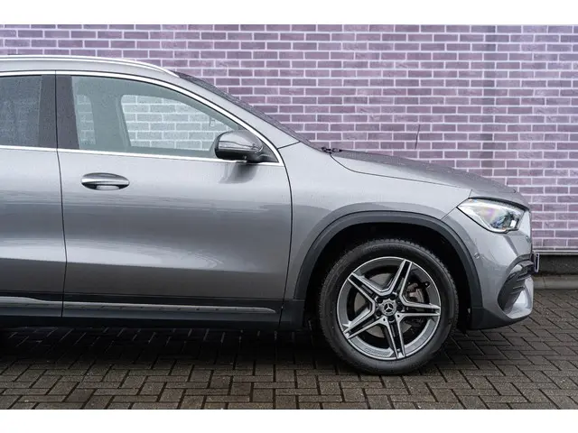 Mercedes-Benz GLA 250 e AMG Line 2021 Hybride Benzine 11
