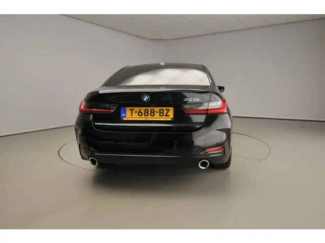 BMW 3 Serie 320i 2023 Benzine 3