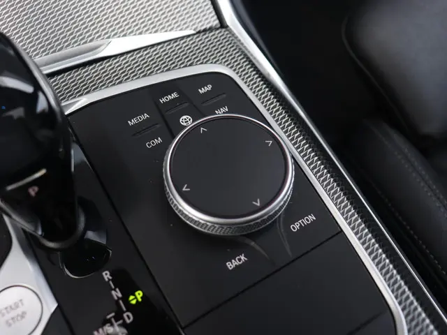 BMW 3 Serie Touring 330e 2021 Hybride Benzine 24