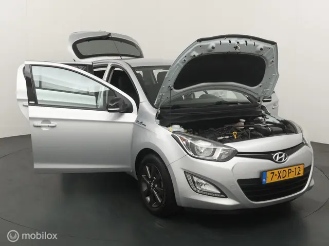Hyundai i20 1.2 HP i-Motion Comfort 2015 Benzine 24