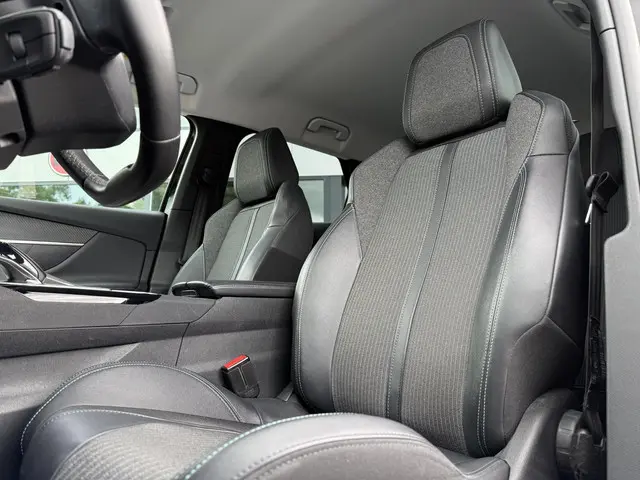 Peugeot 3008 1.2 PureTech Aut. 2022 Benzine 9
