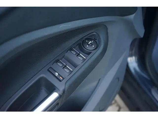 Ford C-MAX 1.0 Titanium 2013 Benzine 31