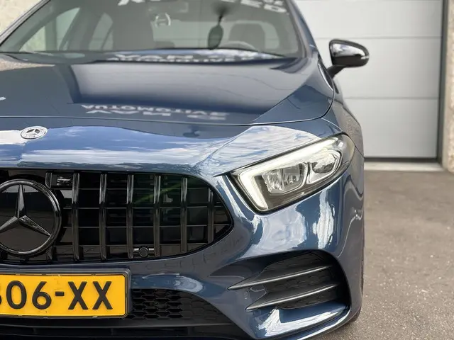 Mercedes-Benz A-Klasse Business AMG 2022 Benzine 4
