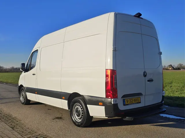 Mercedes-Benz Sprinter 315 1.9 CDI L2 H2 RWD 2023 Diesel 3