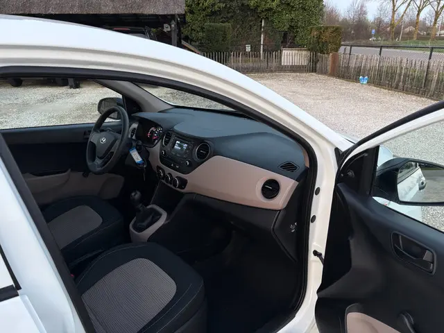 Hyundai i10 1.0i i-Drive 2016 Benzine 18