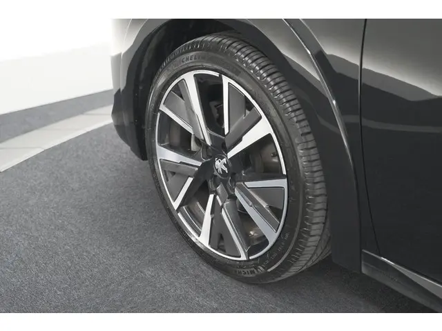 Peugeot 208 PureTech 130 EAT8 GT-Line 2020 Benzine 19