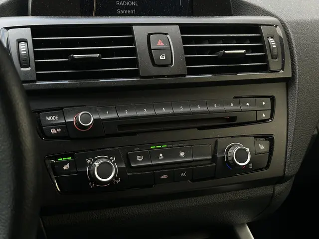 BMW 1 Serie 114i Business+ 2013 Benzine 18