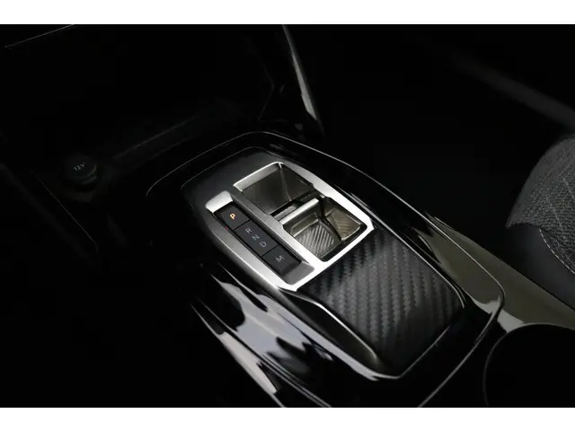 Peugeot 2008 1.2 Hybrid 136 Allure 2024 Hybride Benzine 21