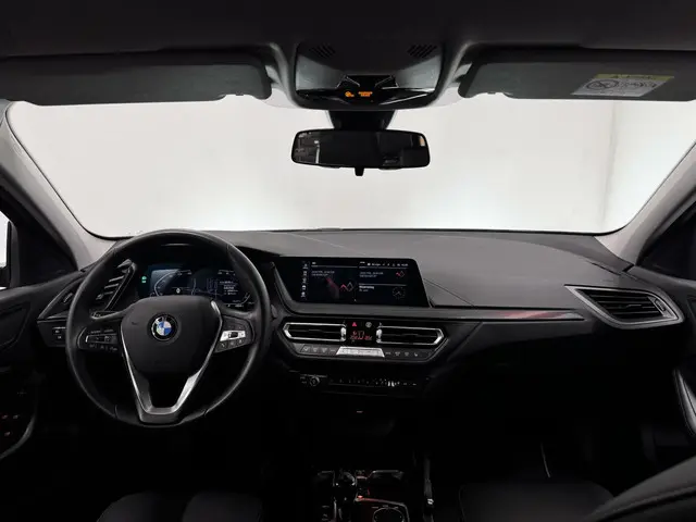 BMW 1 Serie 118i Sport Business 2021 Benzine 10