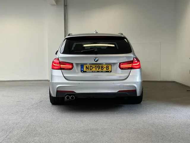 BMW 3 Serie Touring 320i M-sport 2017 Benzine 8