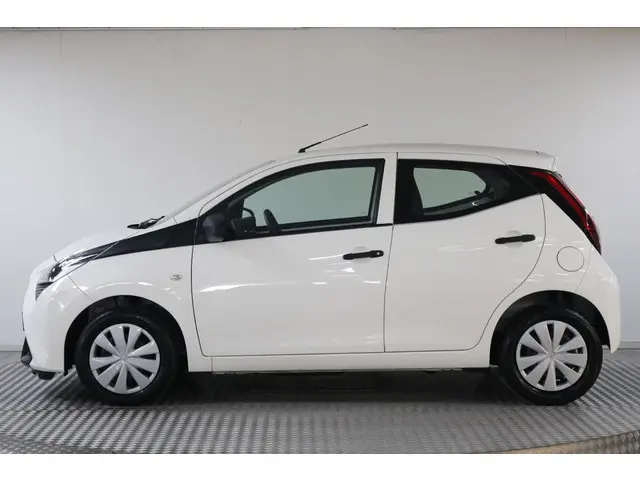 Toyota Aygo 1.0 VVT-i x-fun 2021 Benzine 8