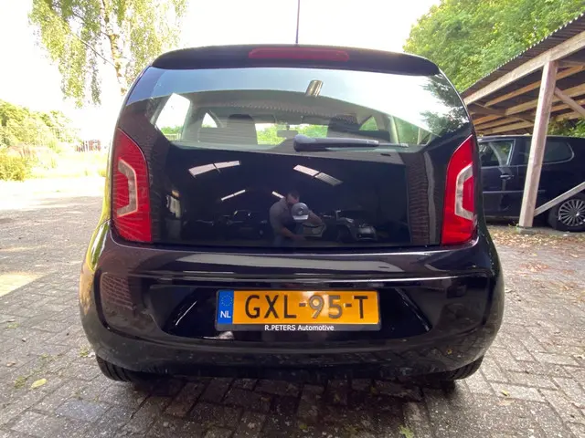 Volkswagen up! 1.0 groove up! BlueMotion 2014 Benzine 6