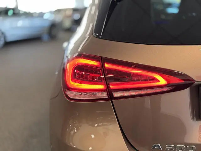 Mercedes-Benz A-Klasse 200 AMG-LINE 2021 Benzine 12