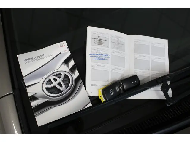 Toyota Yaris 1.5 Hybrid Executive 2017 Hybride Benzine 17
