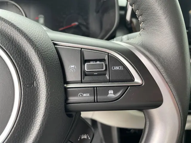 Suzuki Swift 1.2 Select Smart Hybrid 2025 Benzine 11