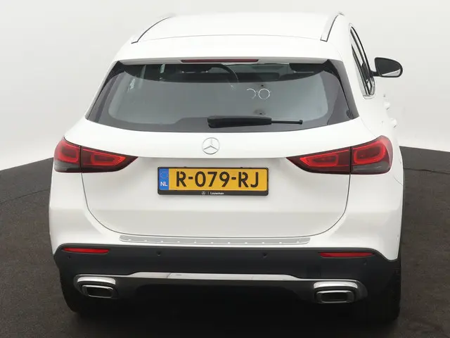 Mercedes-Benz GLA 250 e Progressive 2021 Hybride Benzine 28
