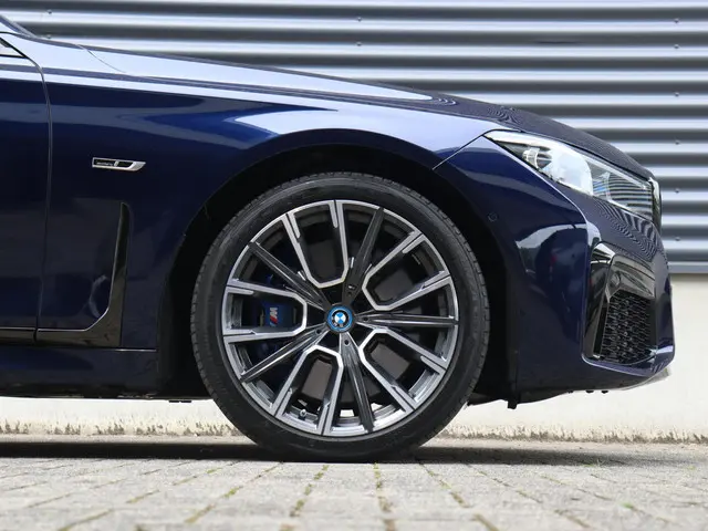 BMW 7 Serie 745e 2022 Hybride Benzine 6