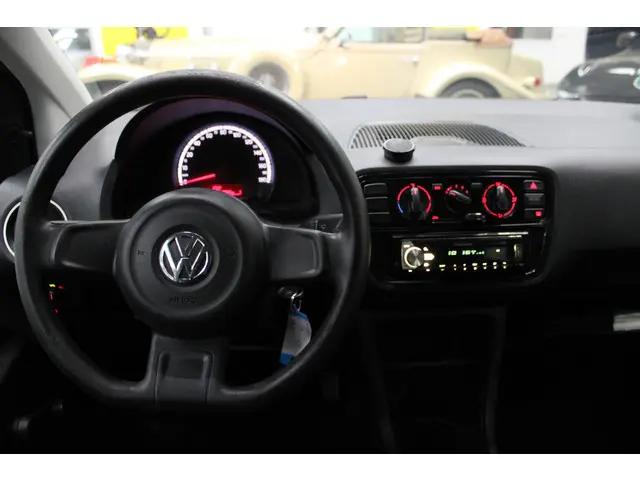 Volkswagen up! 1.0 groove up! BlueMotion 2014 Benzine 9