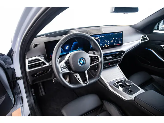 BMW 3 Serie 330e 2025 Hybride Benzine 33