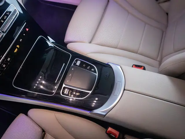 Mercedes-Benz GLC 300e 4MATIC 2020 Hybride Benzine 24