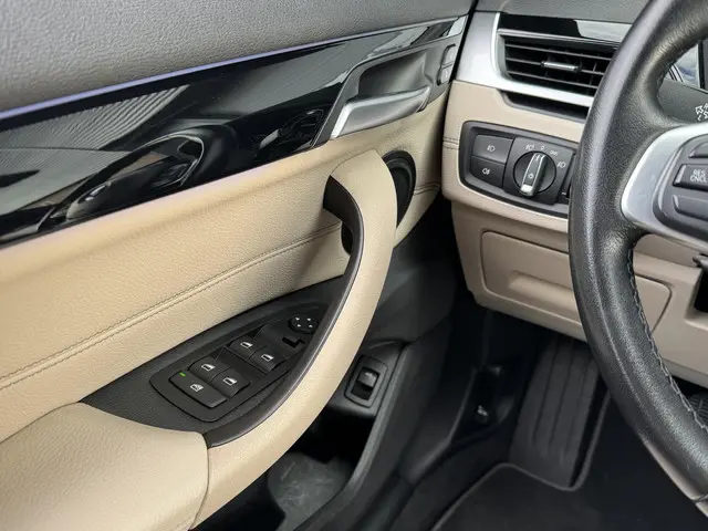 BMW X1 sDrive20i VDL NEDCAR EDITION 2019 Benzine 19