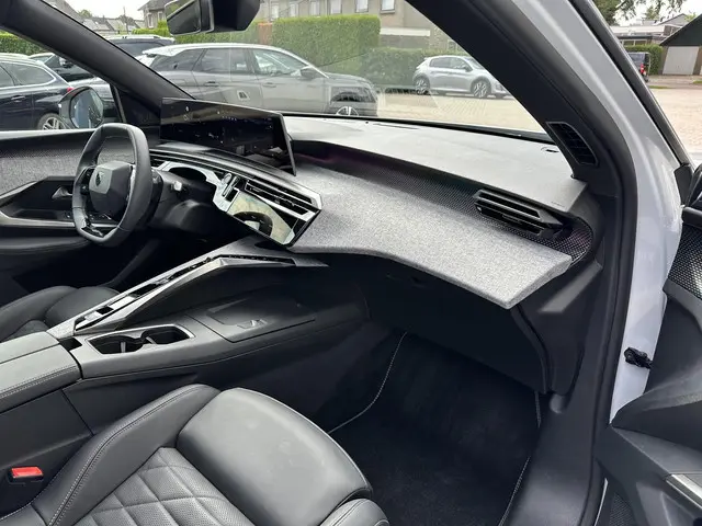 Peugeot 3008 1.2 Hybrid 145 GT 2024 Hybride Benzine 33