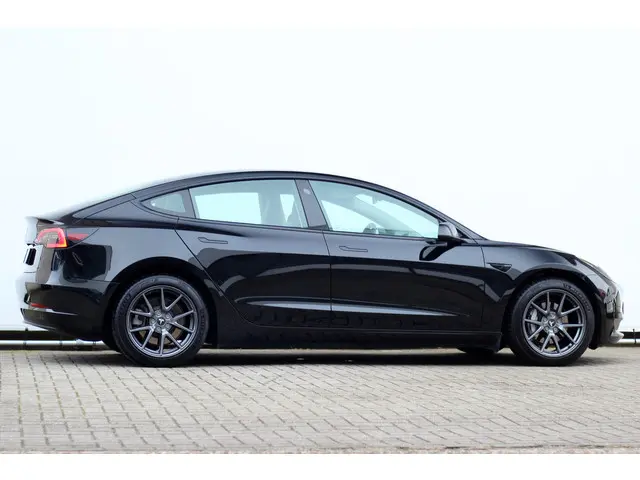 Tesla Model 3 Standard RWD Plus 60 kWh 2022 Elektrisch 3