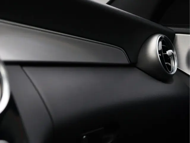 Mercedes-Benz C-Klasse 180 AMG-line 2019 Benzine 65