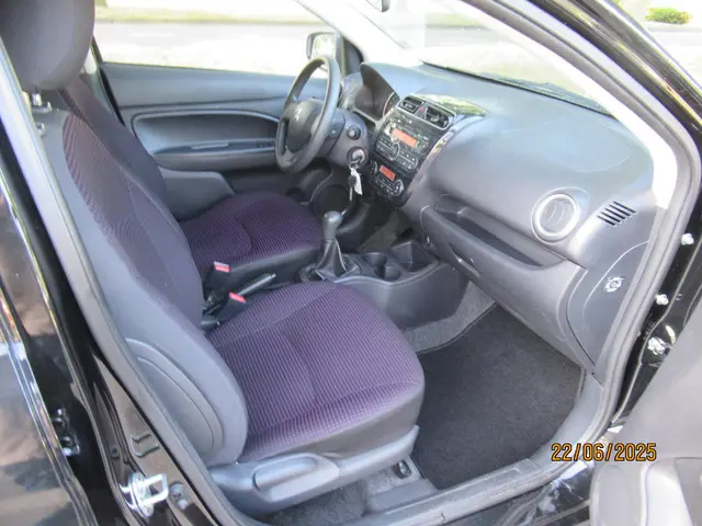Mitsubishi Space Star 1.2 Intense+ 2014 Benzine 9
