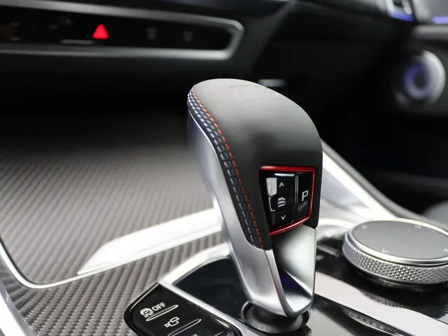 BMW XM 50e 2025 Hybride Benzine 24