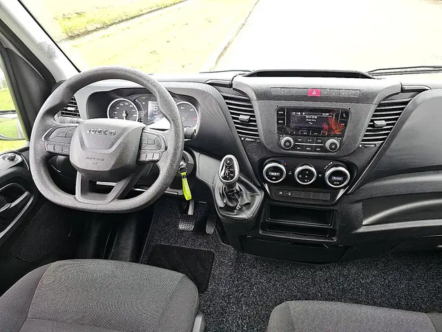 Iveco Daily 35S16 2023 Diesel 8