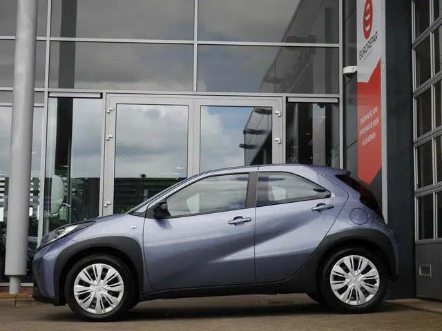 Toyota Aygo X 1.0 VVT-i MT Play 2024 Benzine 2