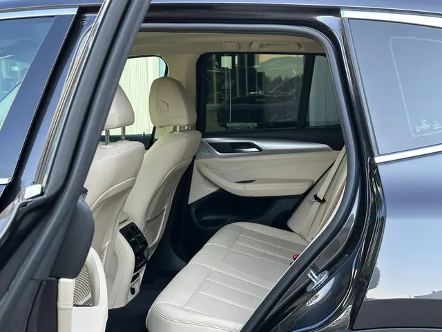 BMW X3 xDrive20i High Executive 2018 Benzine 13
