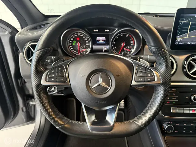 Mercedes-Benz A-Klasse 180 Edition AMG 2018 Benzine 15