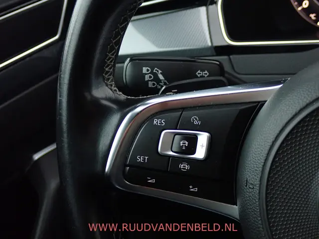 Volkswagen Arteon 2.0TSI R-LINE 2019 Benzine 23